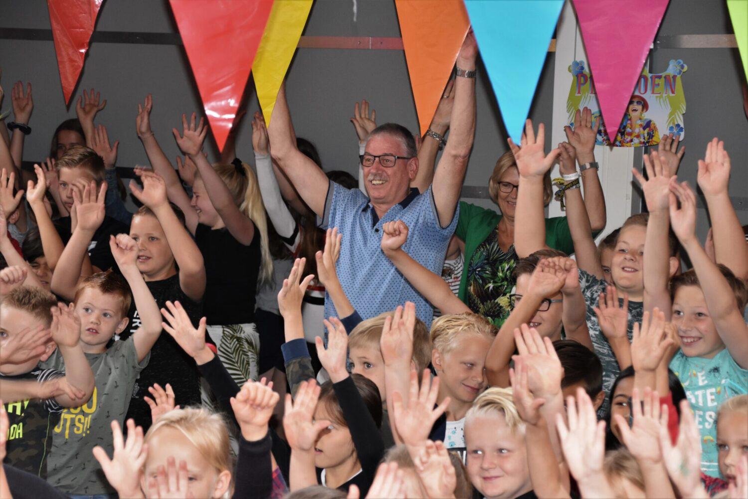 Een feestelijk afscheid van de meester, juf of directeur