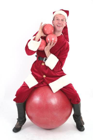 Jongleren kerstballen op kerstbal