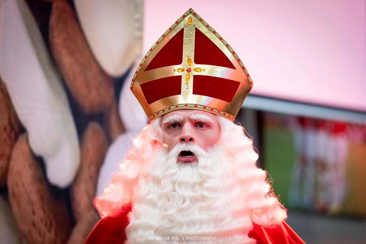 Sint verbaasd in show van Roelofs Events
