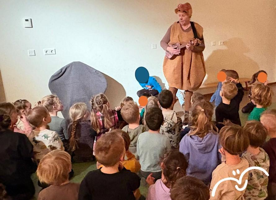 Beer ziet een olifant