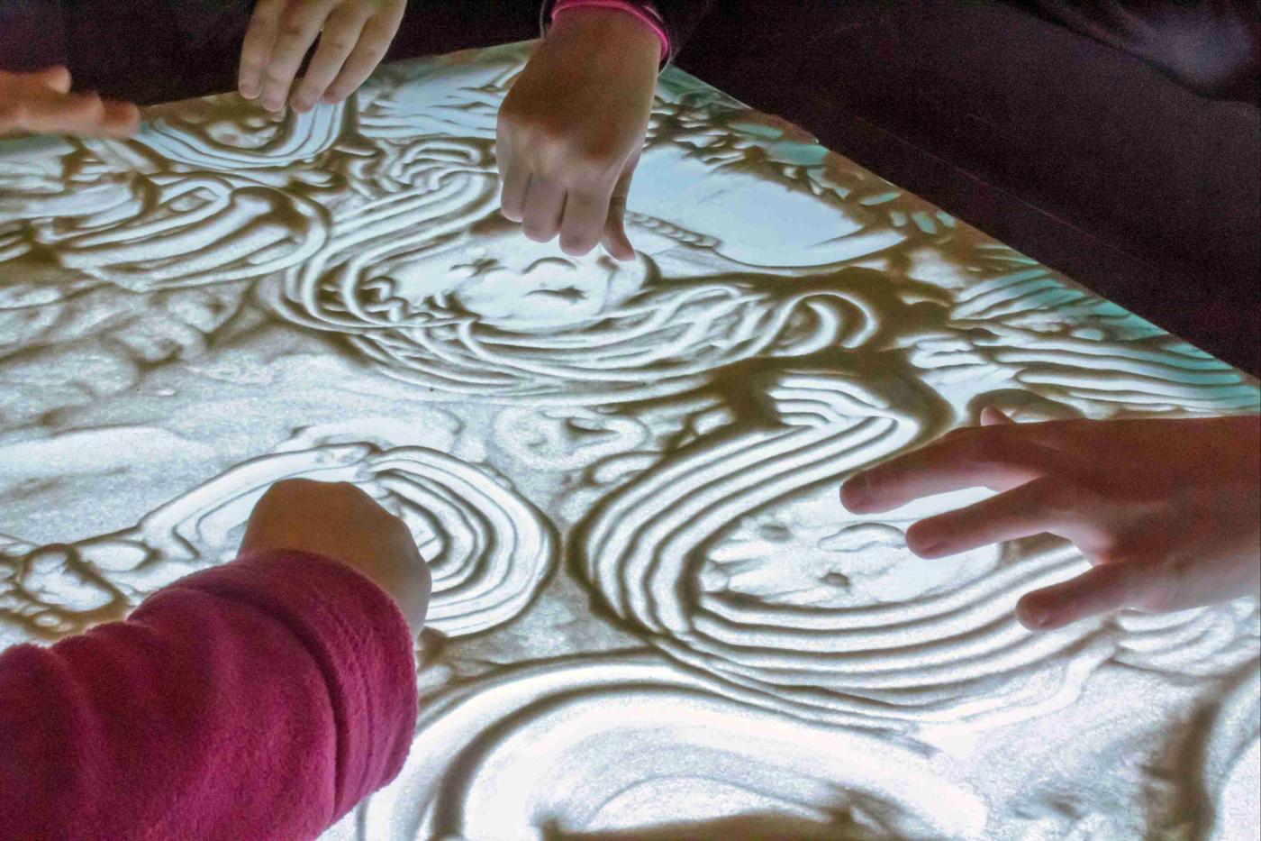 Zandteken- en vertelvoorstellingen