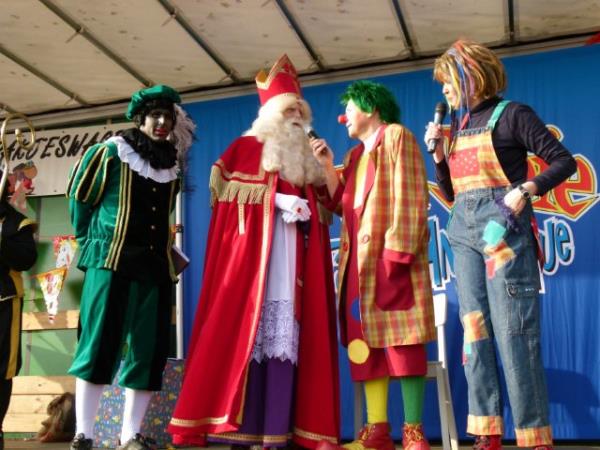 Clown Jopie en Tante Angelique met Sinterklaas