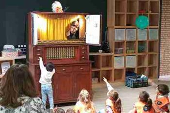 Feest in de Poppenkast!