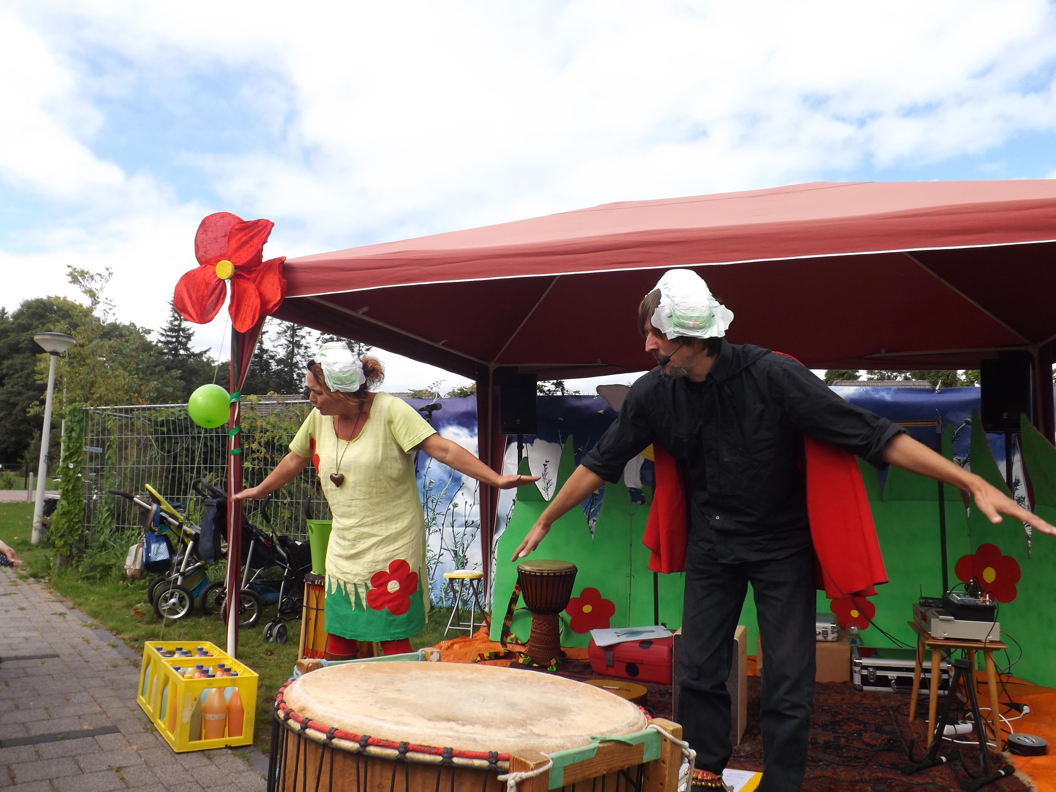 die poept en piest maar raak....