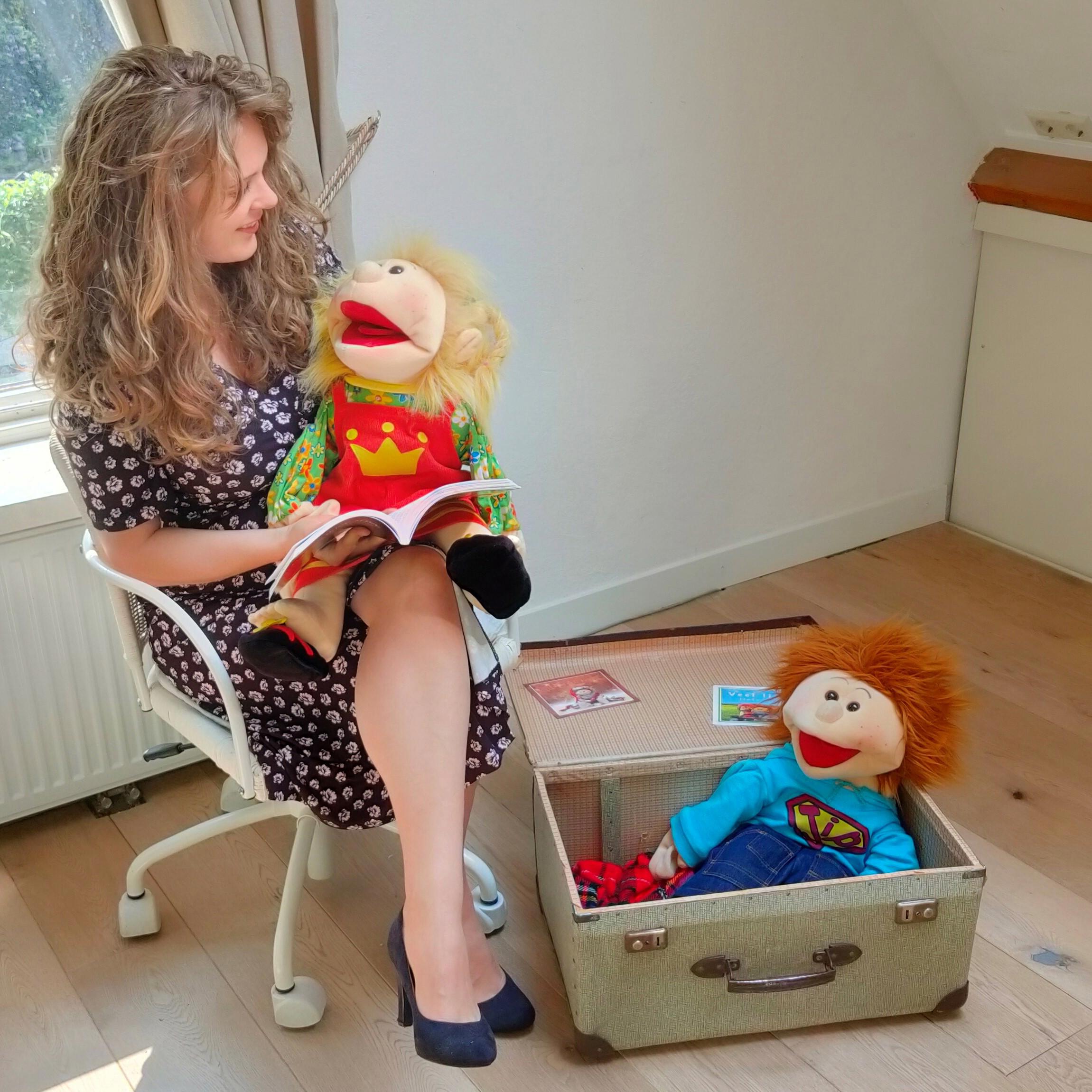 Door de buikspreek-techniek lijken de poppen zelf te praten!