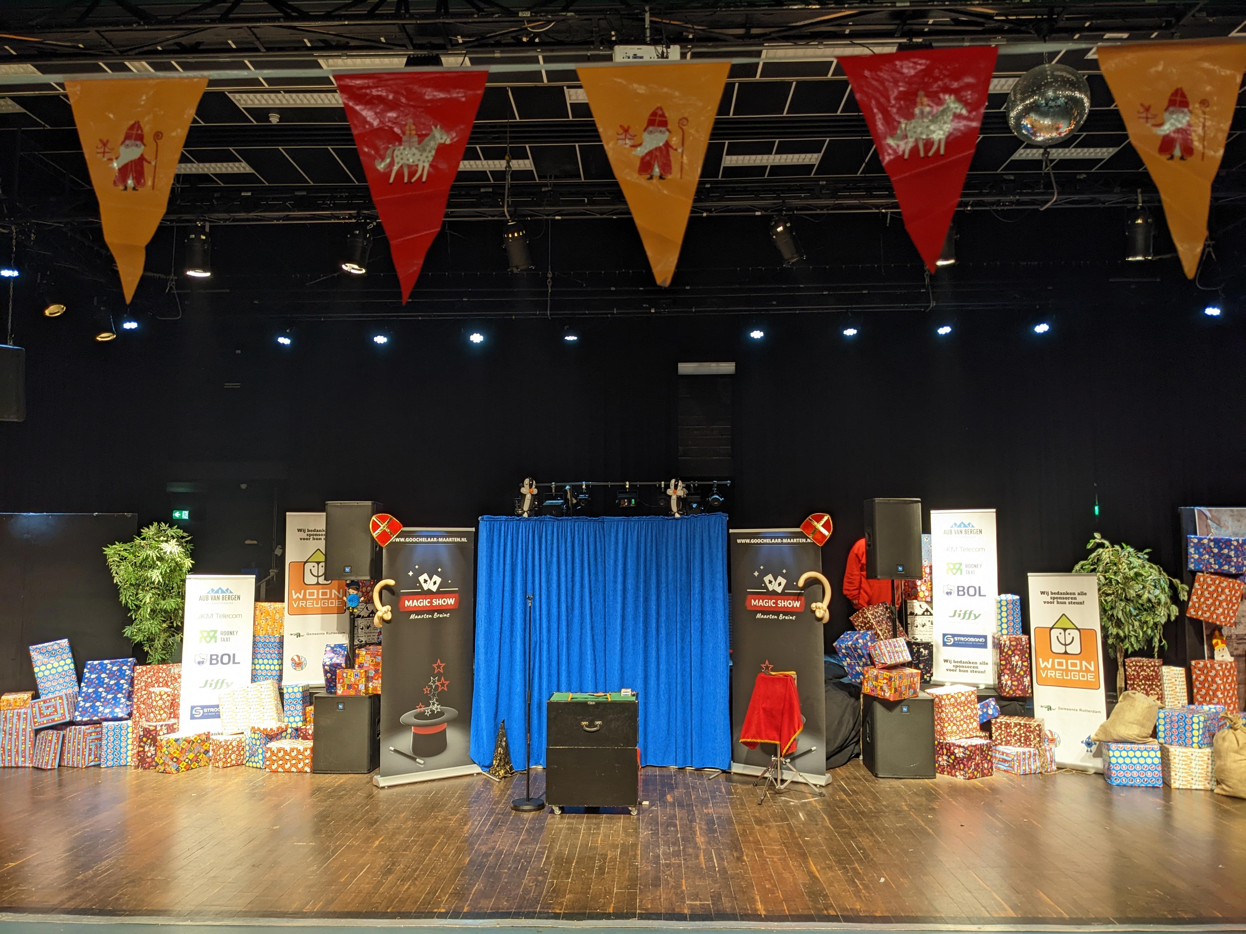 Voorprogramma Sinterklaas met een professionele goochelaar.