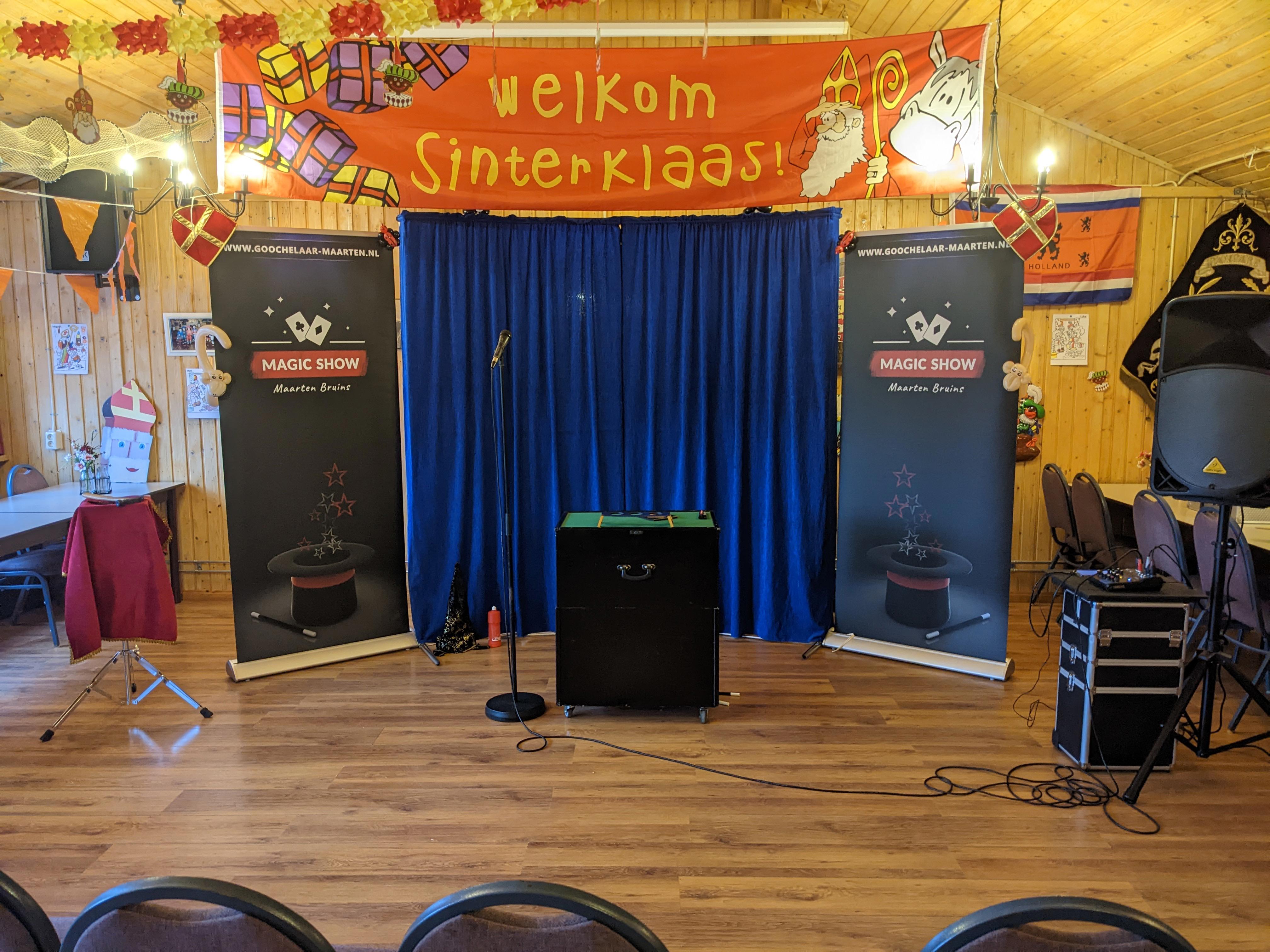 Een Sinterklaas voorprogramma met goochelaar Maarten Bruins.