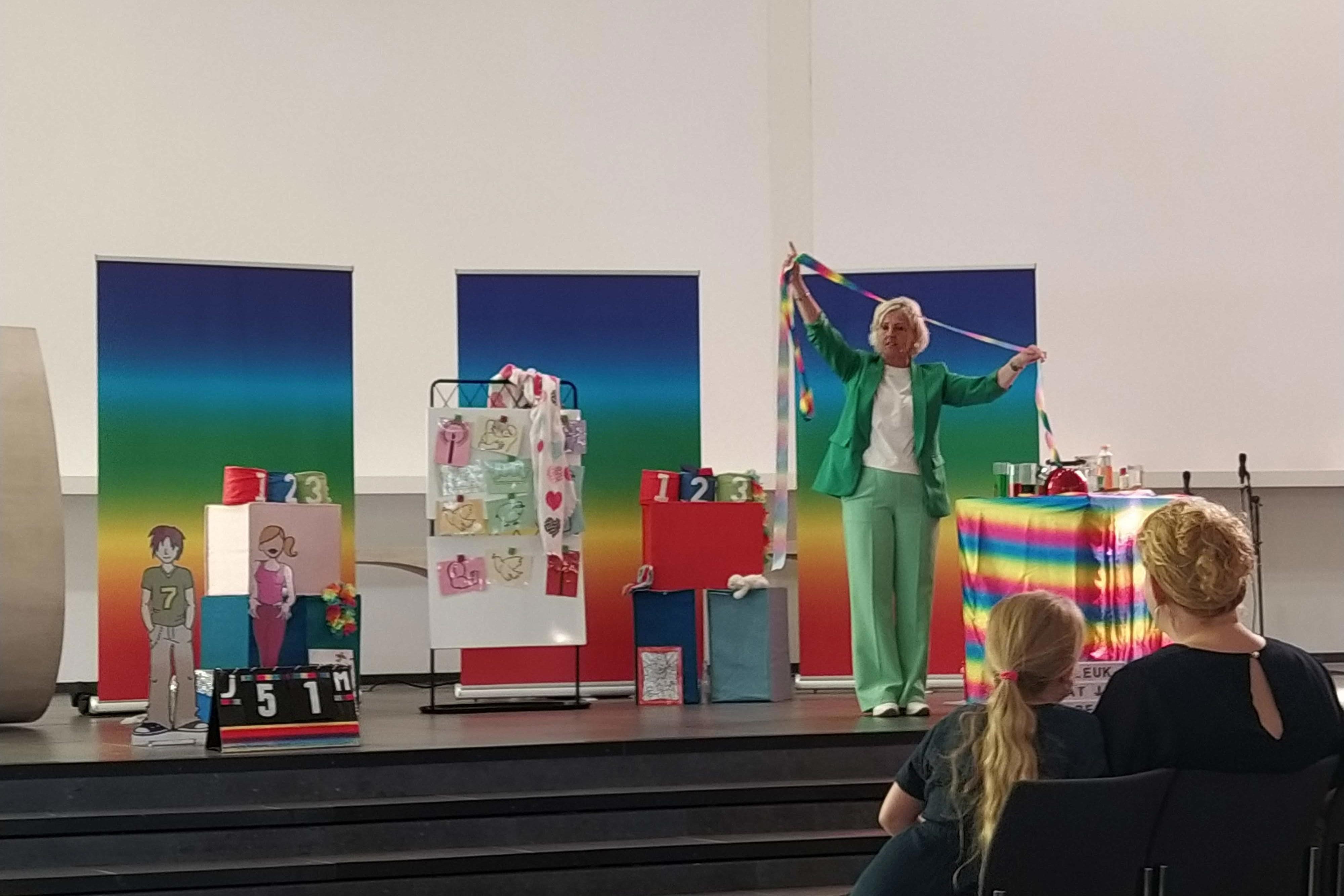 Christelijke voorstelling tijdens gezinsdienst