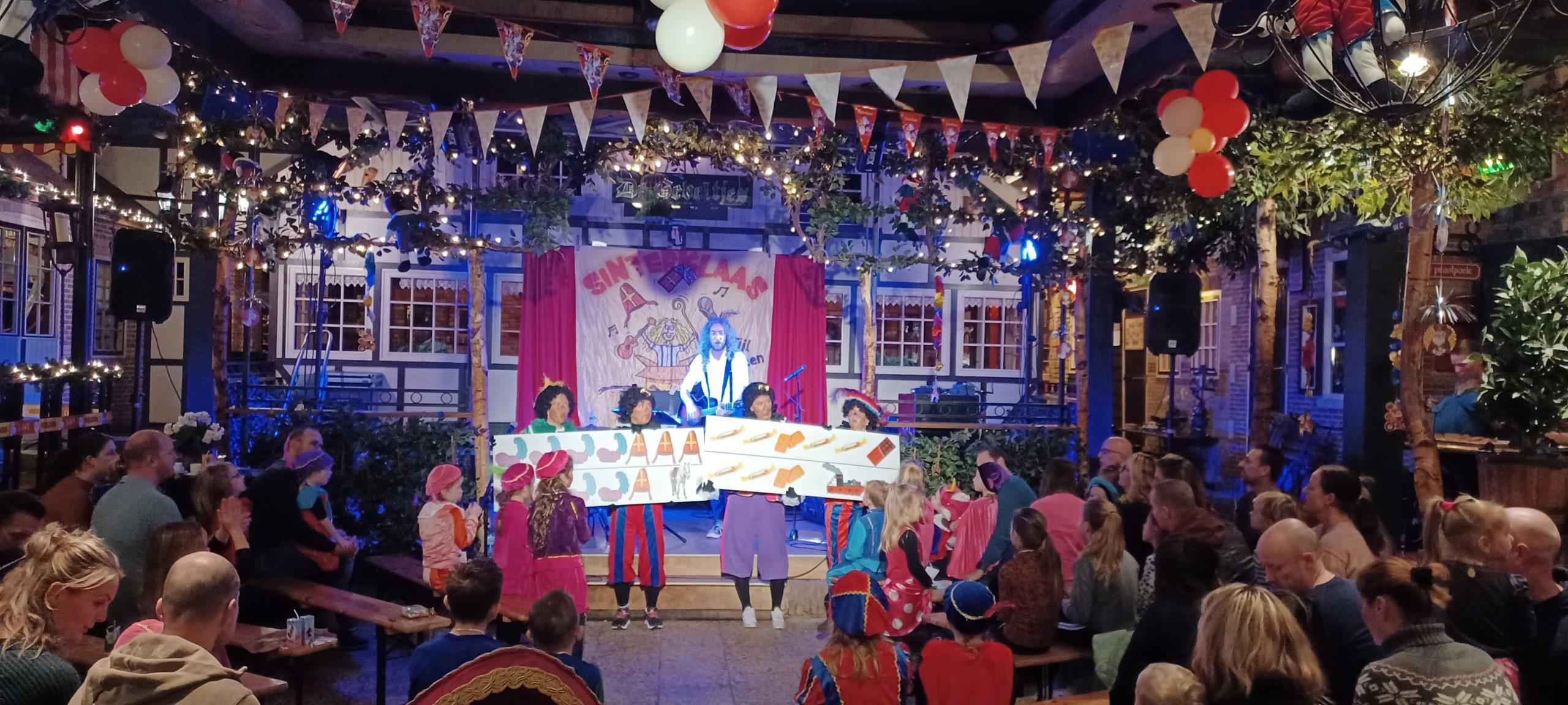 Een sinterklaasshow geschikt voor scholen, kinderopvang, intocht, bedrijven en in het theater.