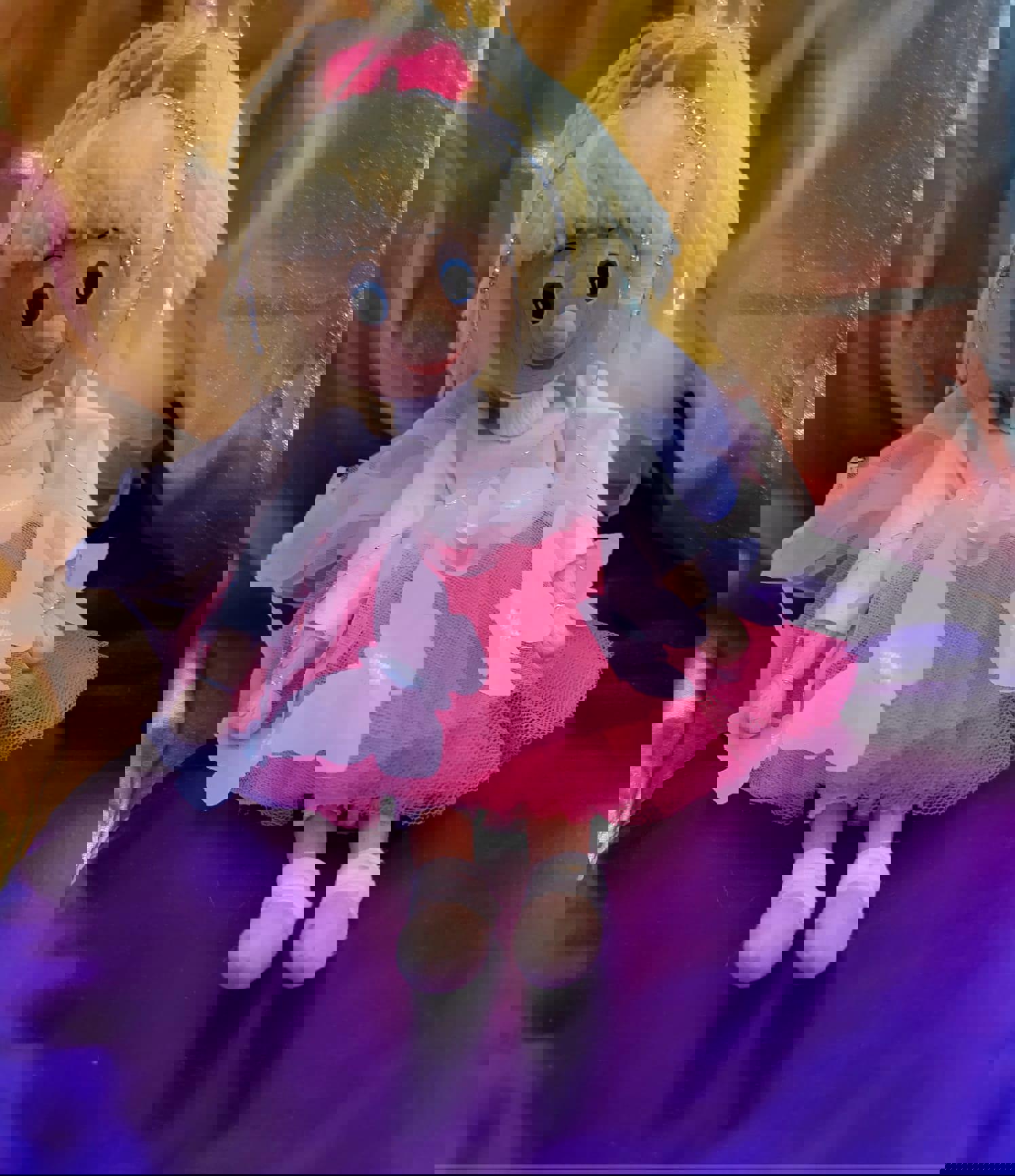 Met zelfgemaakte poppen